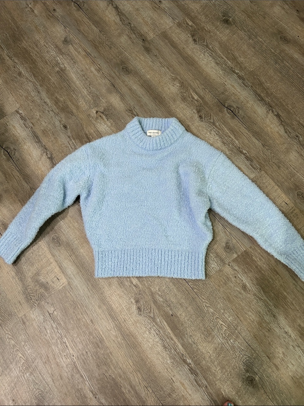 Cozy Sky Blue Shimmery Women's Crewneck Cropped Sweater